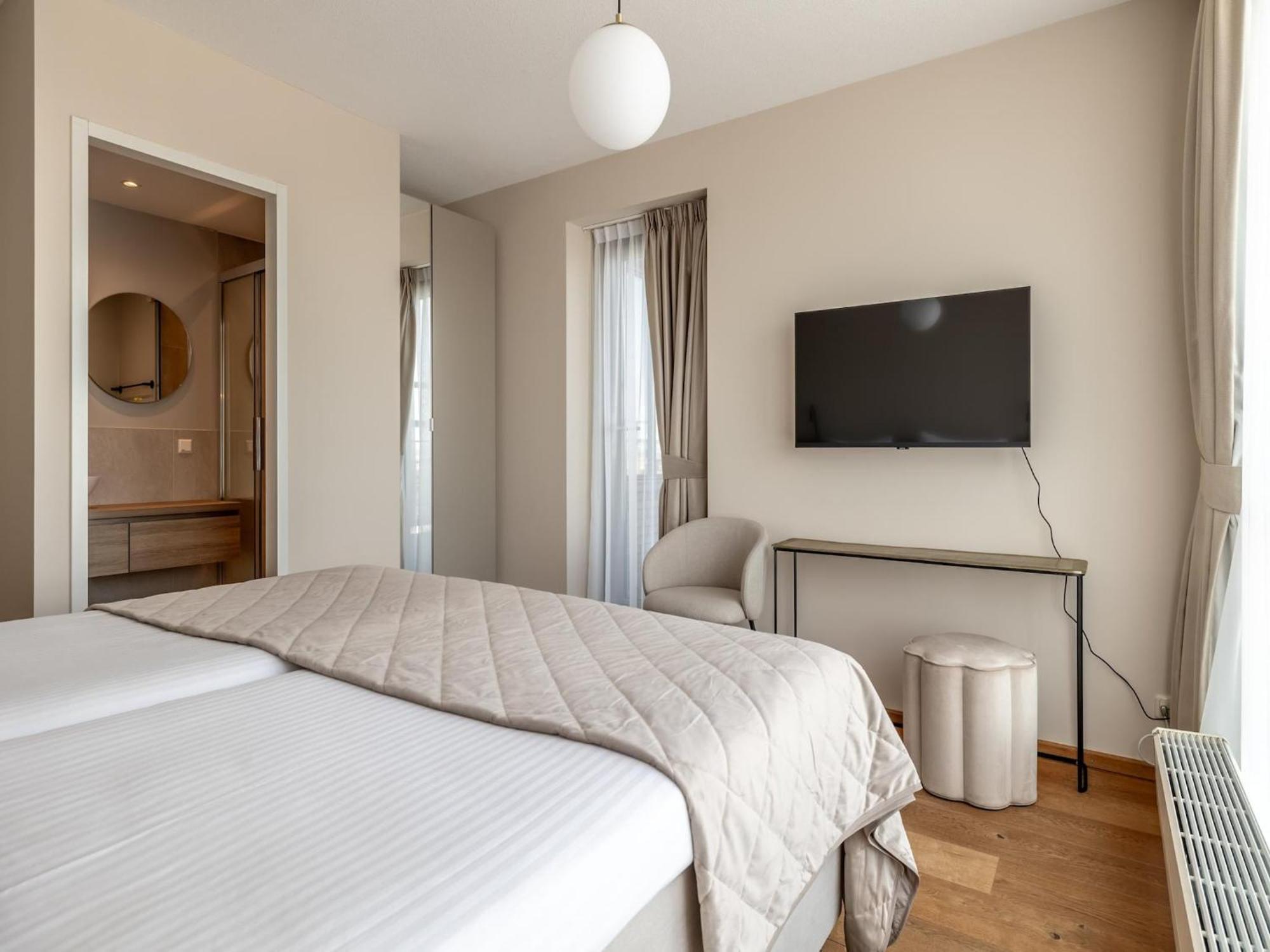 Luxury Penthouse Near Scheveningen Apartment *